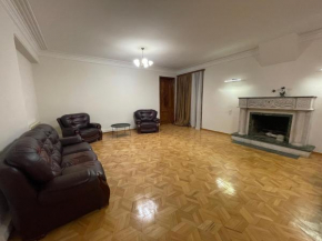 Lovely 3 Bedroom Home in the center of the city
